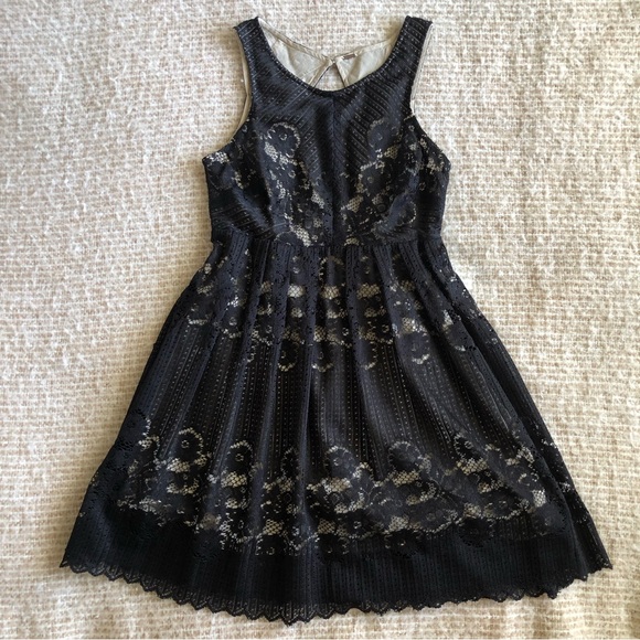 Free People Dresses & Skirts - FREE PEOPLE Nude Black Lace Mini Backless Dress XS